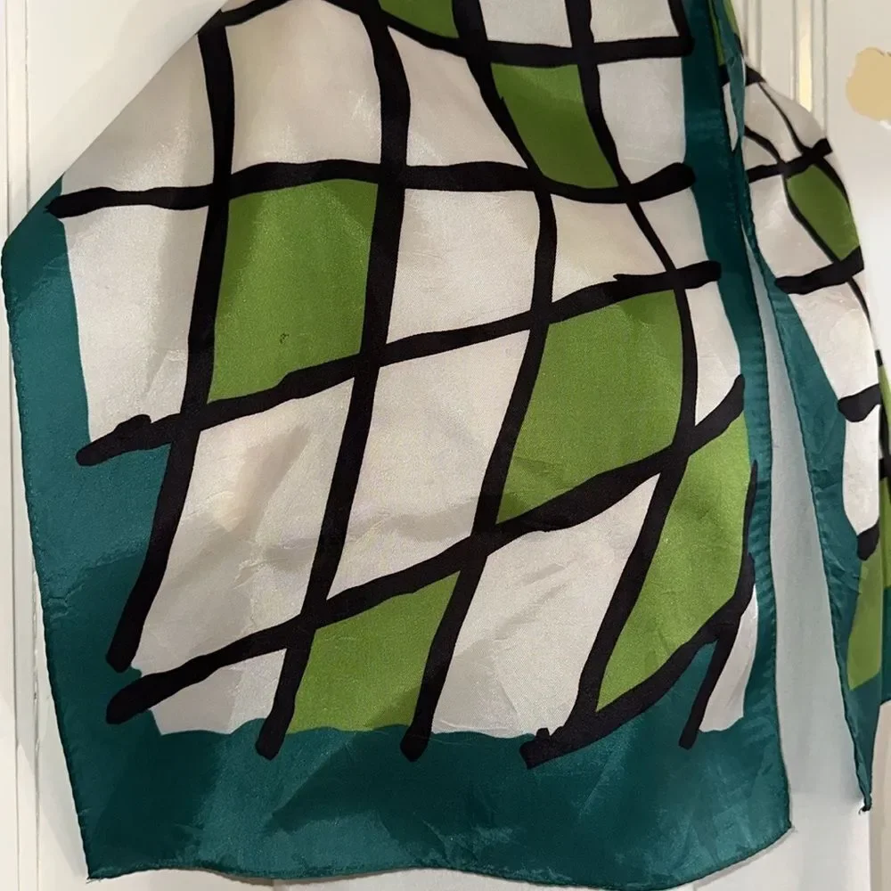 Vtg mid century mod white, black & green print square polyester‎ rectangle scarf